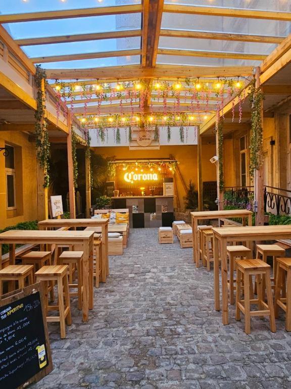 Brit Hotel Aux Sacres Reims, Centre Historique - Housity