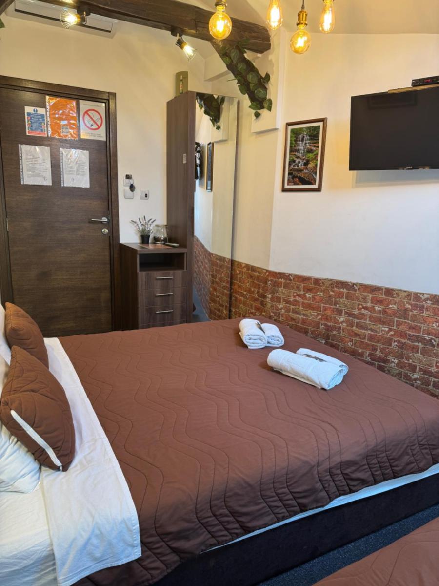 Pirocanac rooms & restaurant - Housity