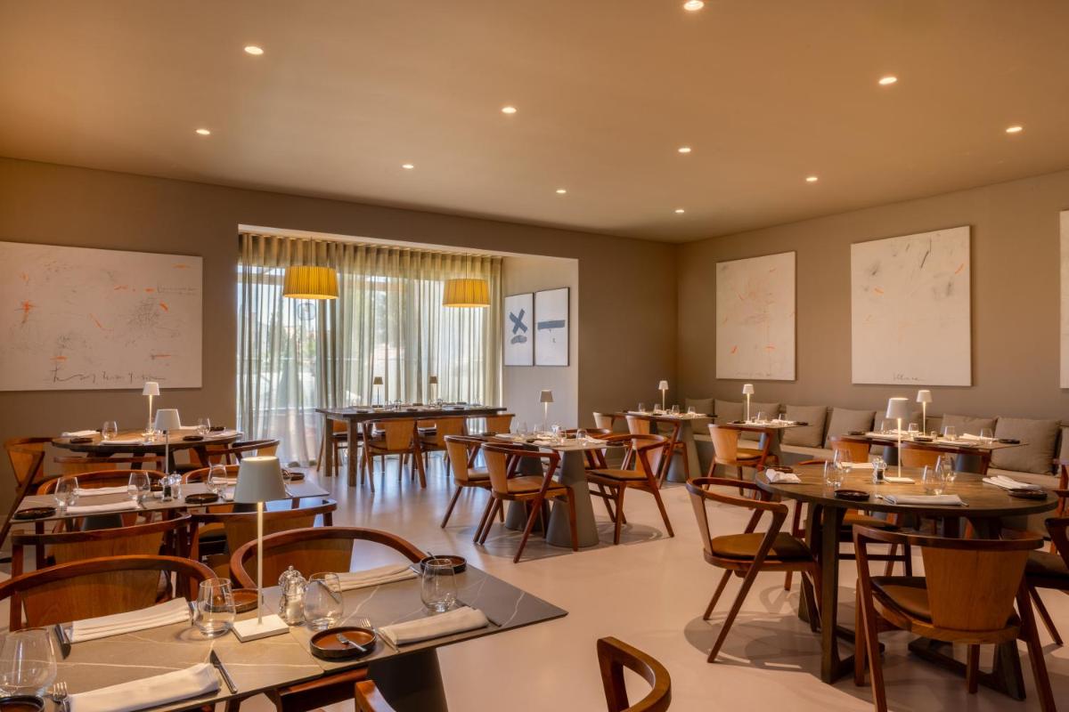 Um restaurante ou outro lugar para comer em Vale da Lapa Village Resort