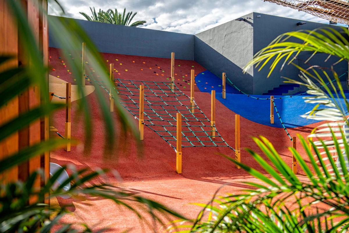 Adrián Hoteles Roca Nivaria - Housity
