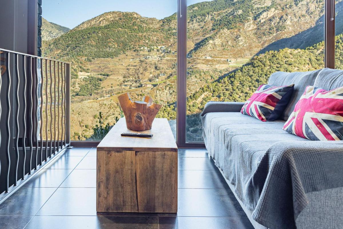 Dúplex Renovado con Vistas Impresionantes - Housity