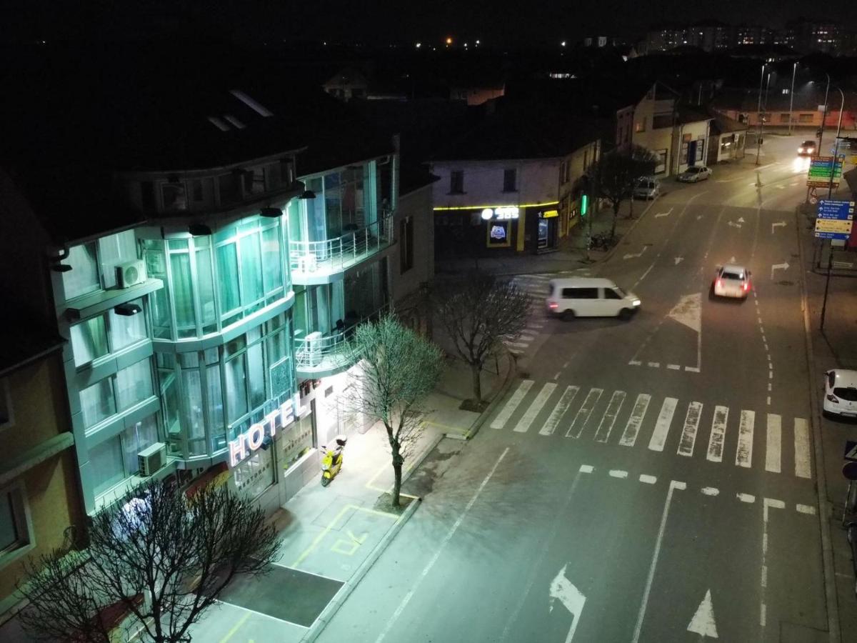 HOTEL Crystal Lights - Housity