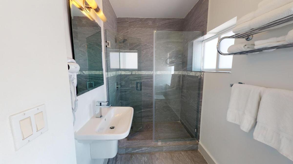 Park Royal Miami Beach - Housity
