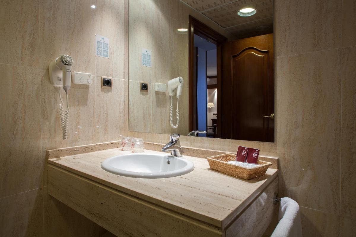 Hotel Villa De Almazan - Housity