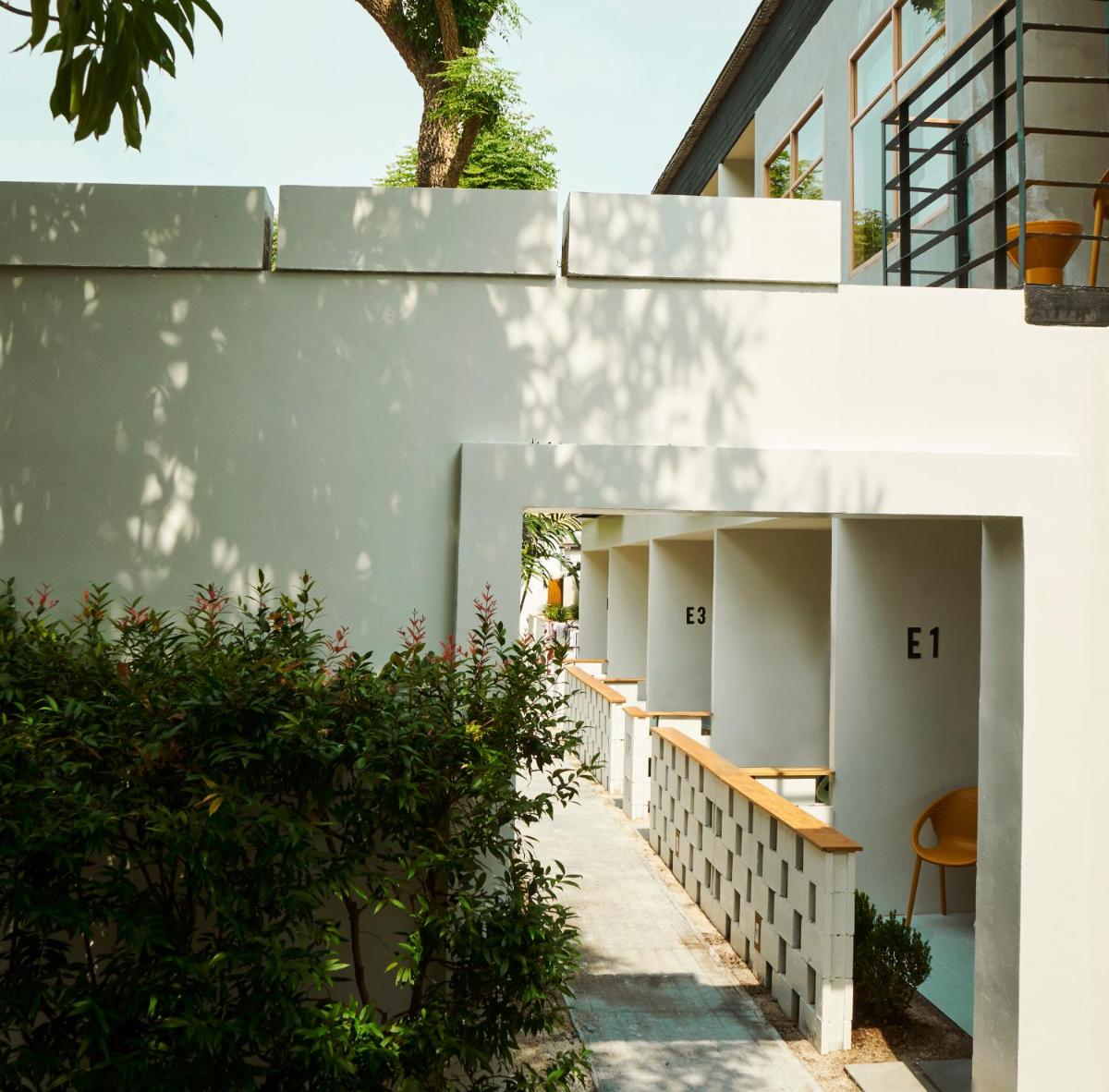 Escape Beach Resort - New Look & Improved - Housity