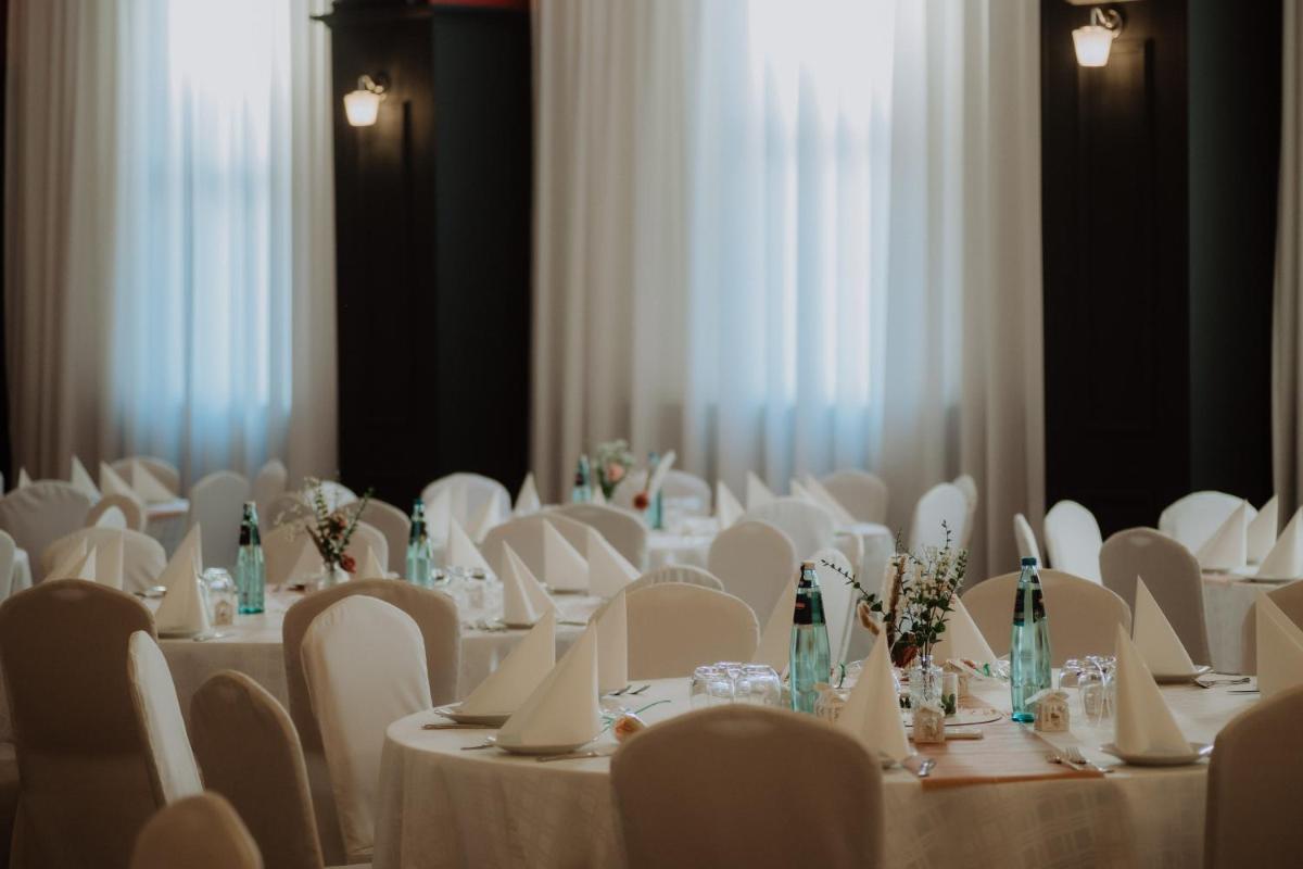 Hotel Restaurant Kreuz Spaichingen - Housity