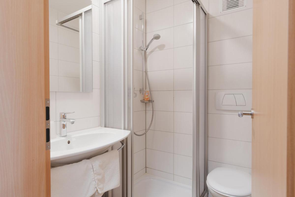 Hotel Gasthof Rössle - Housity