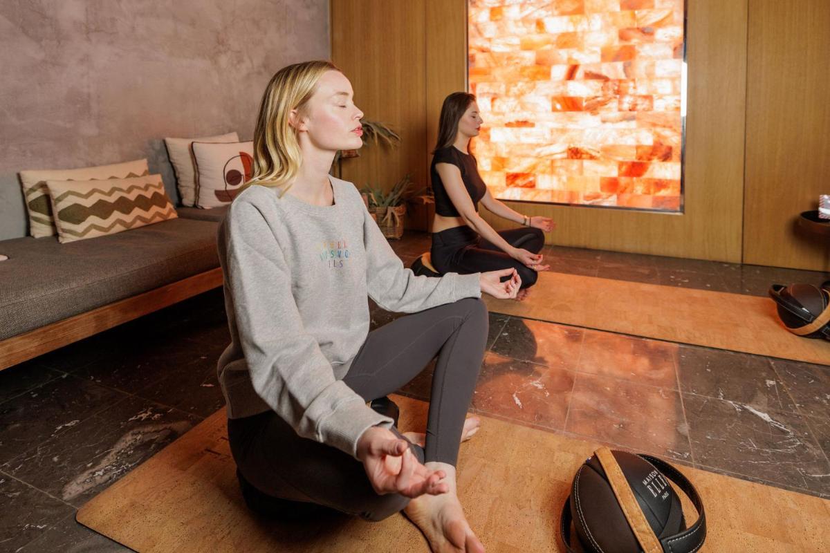 Clients de l'établissement Maison ELLE Paris