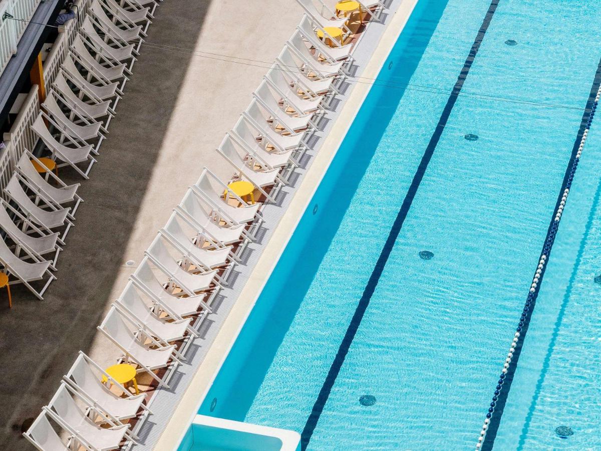 Piscine de l'établissement Molitor Hotel & Spa Paris - MGallery Collection ou située à proximité