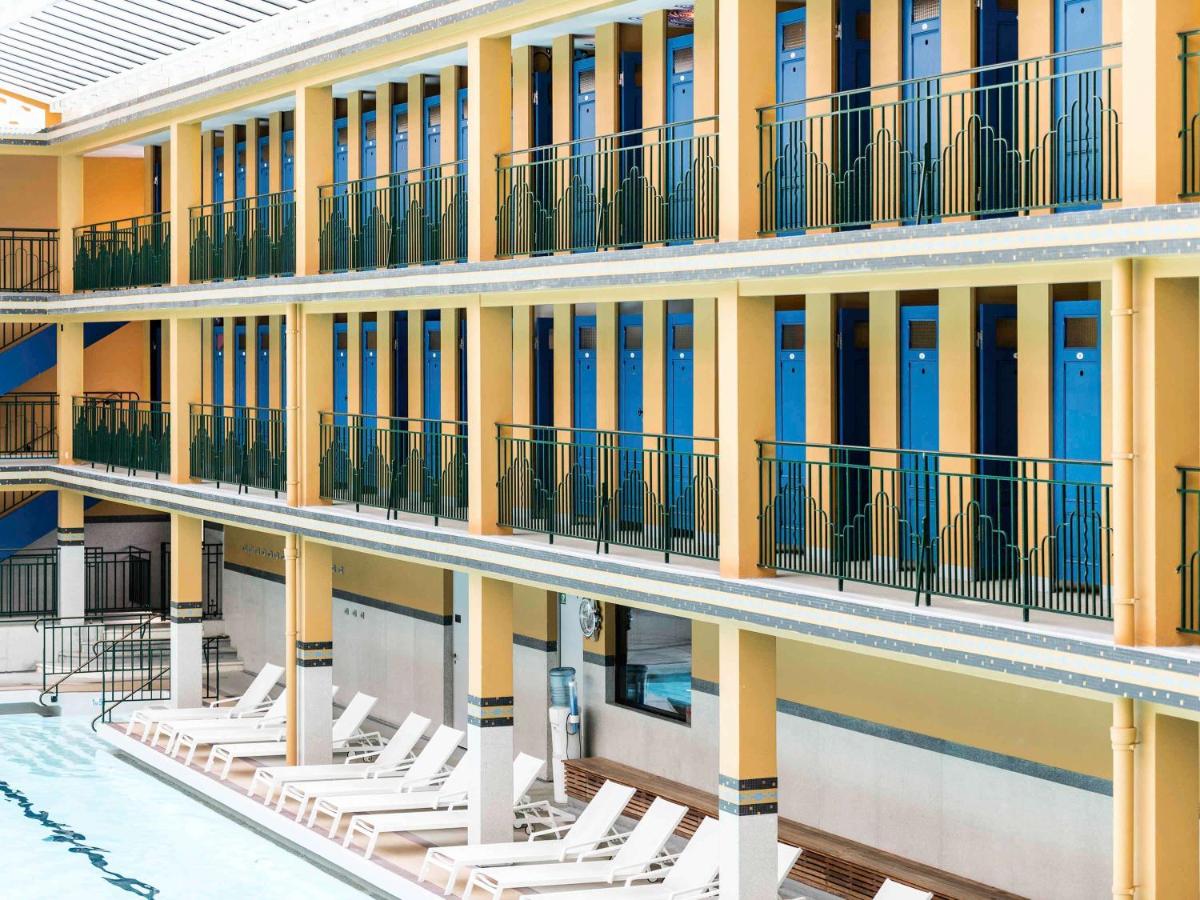 Piscine de l'établissement Molitor Hotel & Spa Paris - MGallery Collection ou située à proximité