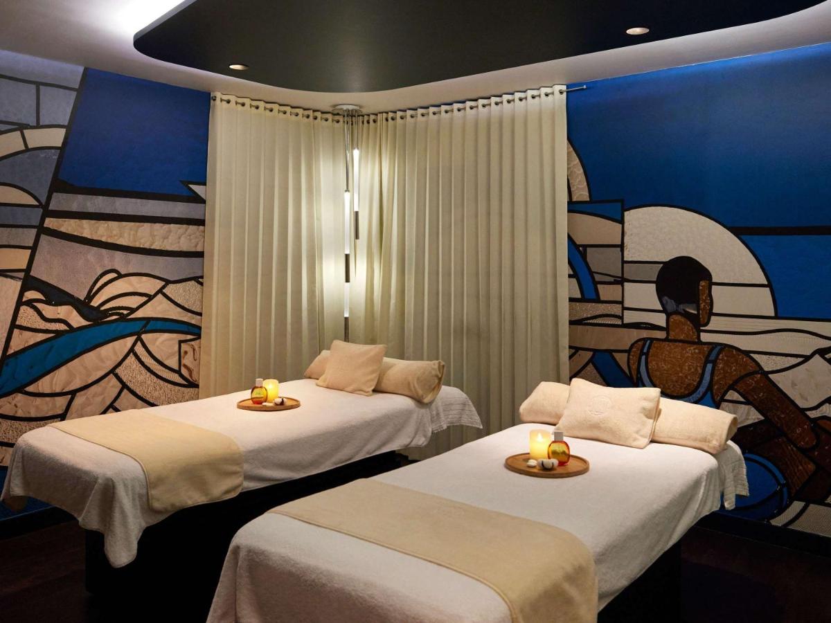 Un ou plusieurs lits dans un hébergement de l'établissement Molitor Hotel & Spa Paris - MGallery Collection