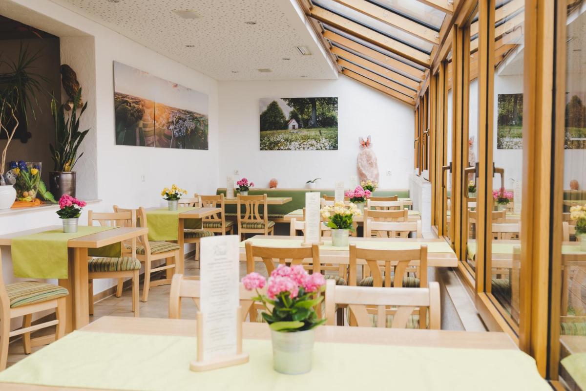 Hotel Gasthof Rössle - Housity