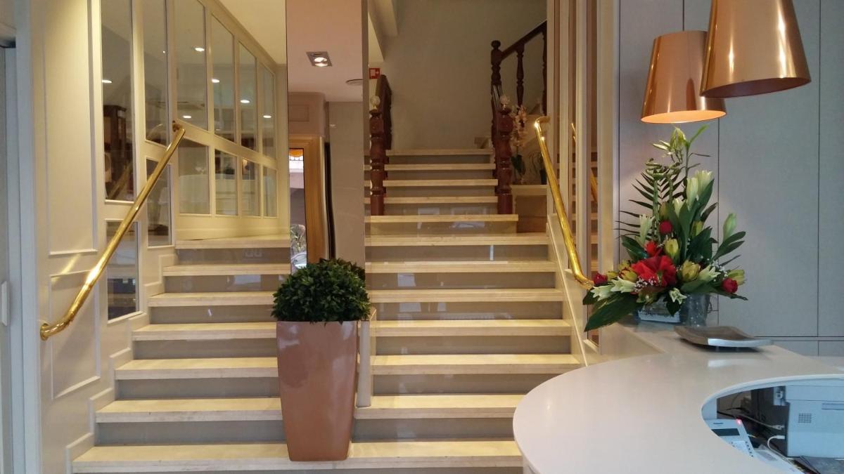 Hotel Serantes - Housity
