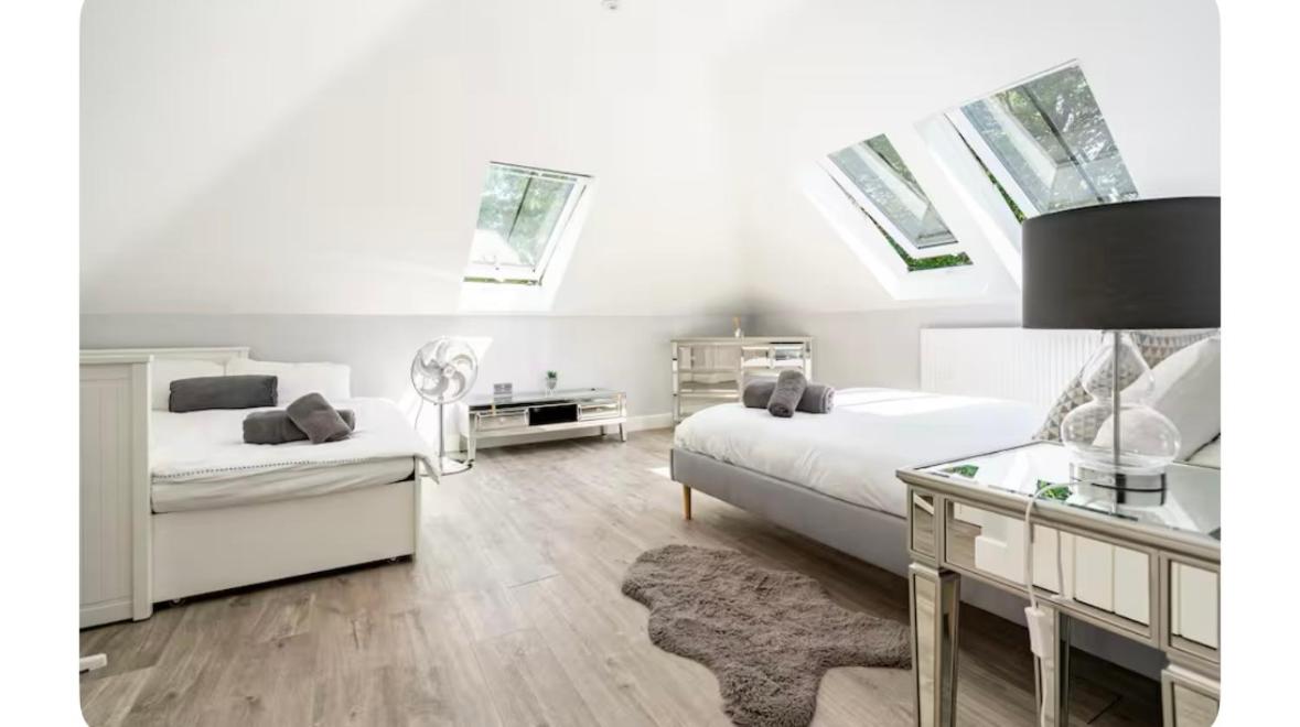 Modern 2 bed home in idyllic location sleeps 6 Superfast WiFi with onsite Gym - Housity