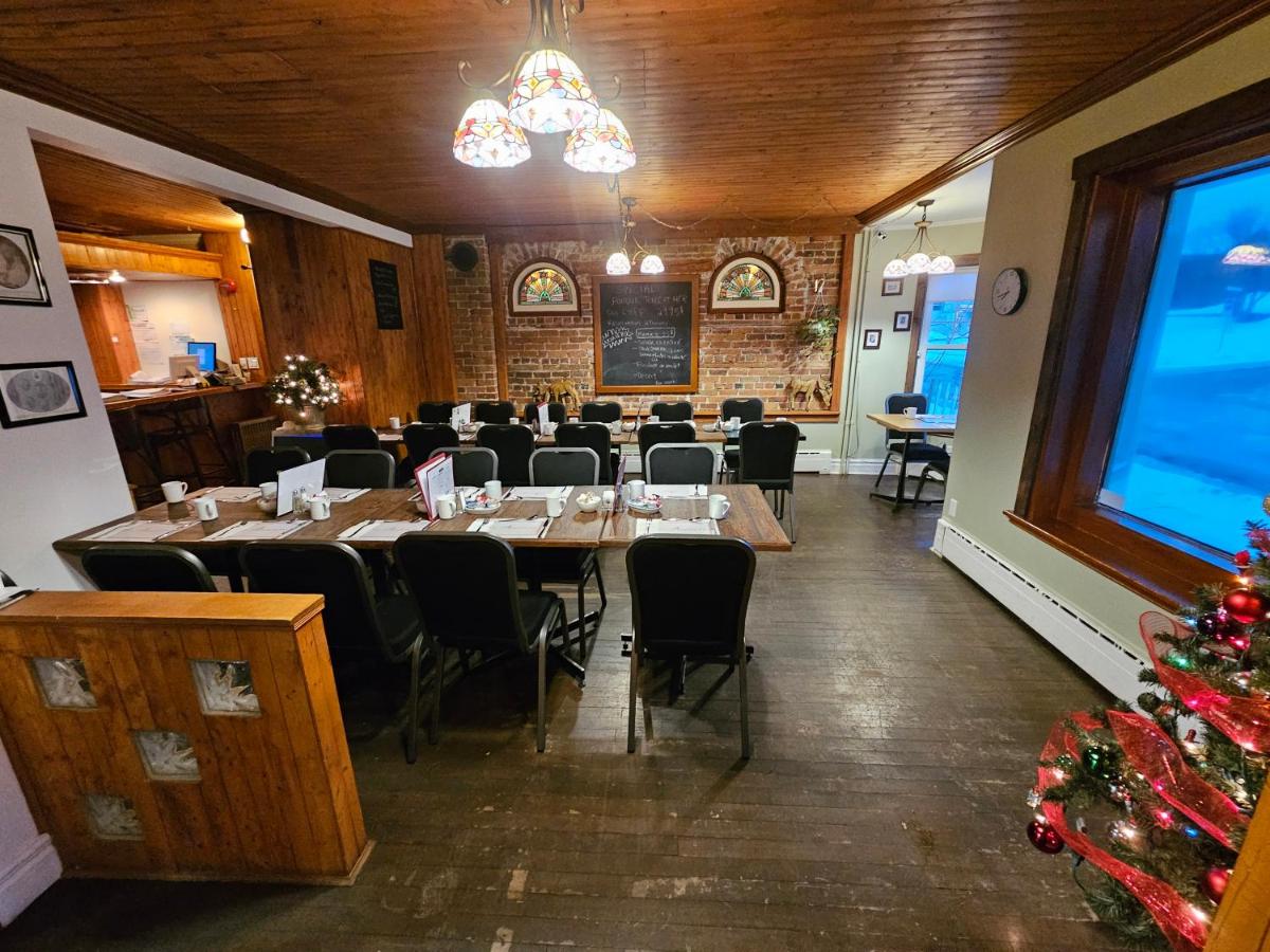 auberge les deux tours - Housity