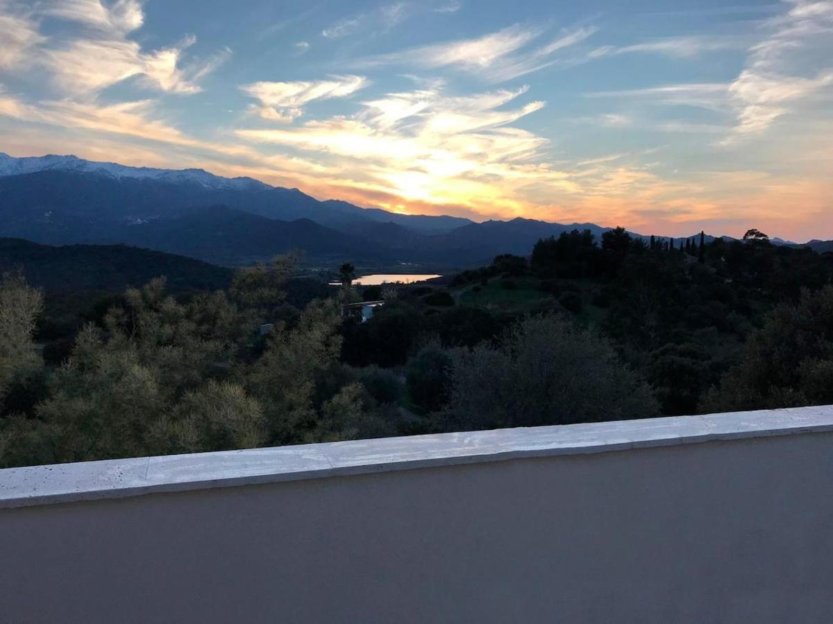 Villa de standing Vista - Piscine - Vue Lac de Padula - Housity