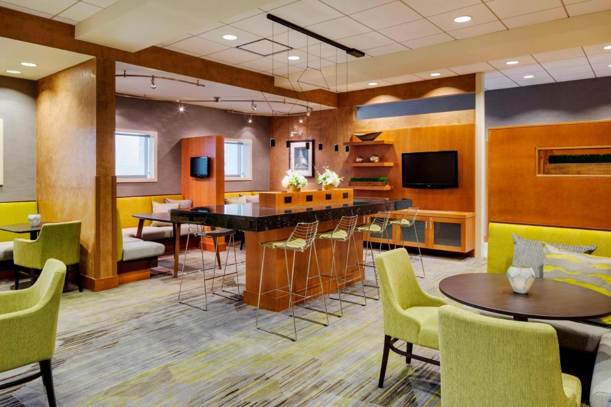 Courtyard by Marriott Boston Logan Airport - Housity