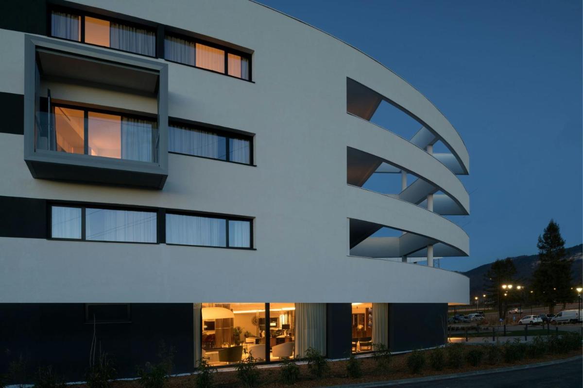 AC Hotel by Marriott Saint-Julien-en-Genevois - Housity