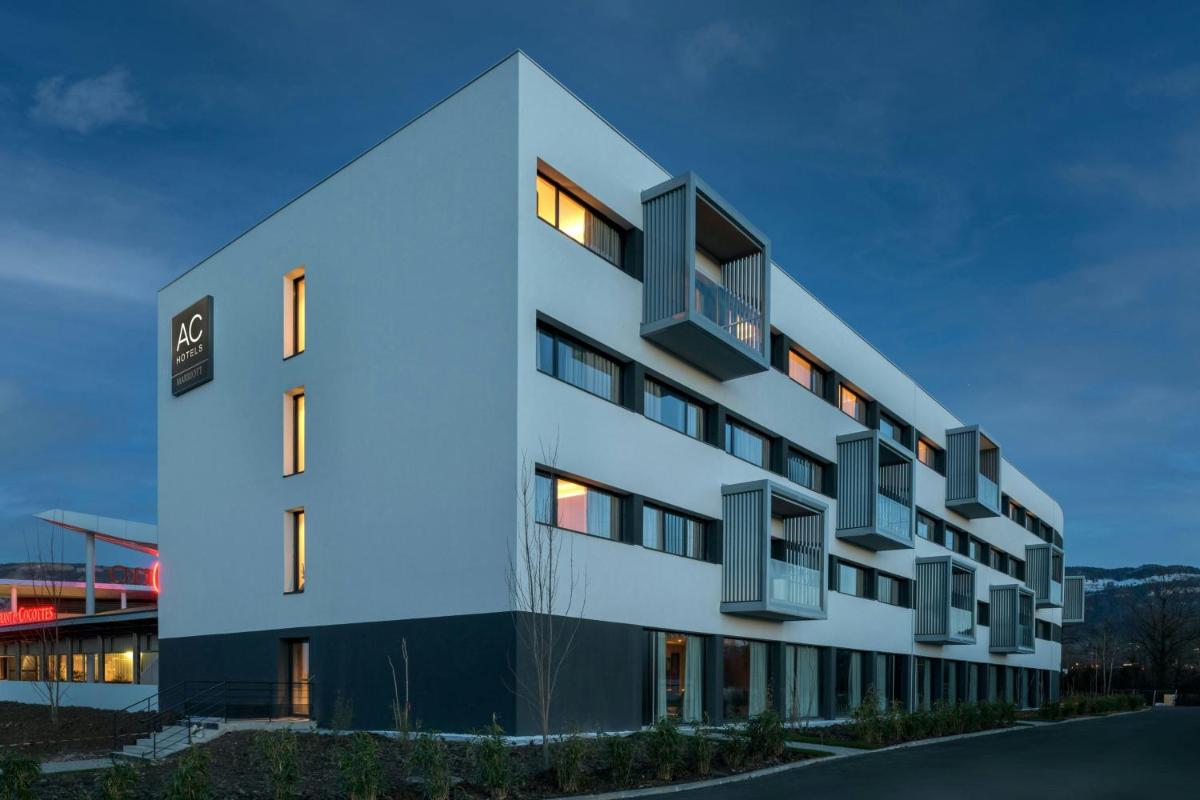 AC Hotel by Marriott Saint-Julien-en-Genevois - Housity