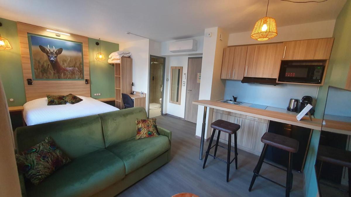 Logis Hôtel - Les Pasteliers - Housity