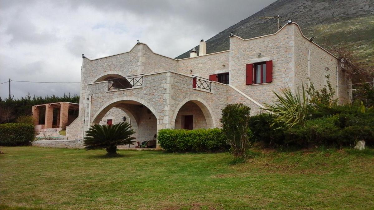 Sophia Mina Green Villa - Housity
