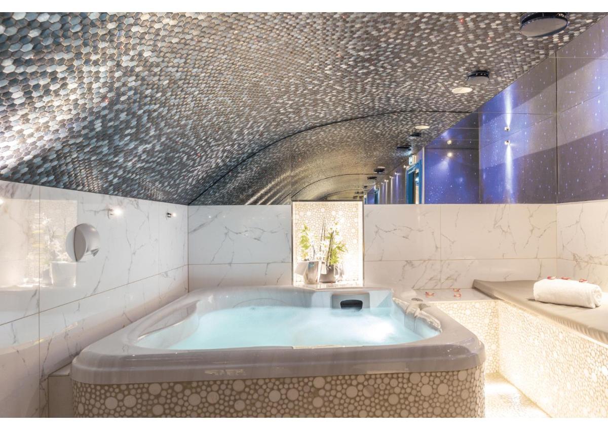 Salle de bains dans l'établissement Secret de Paris - Hotel & Spa