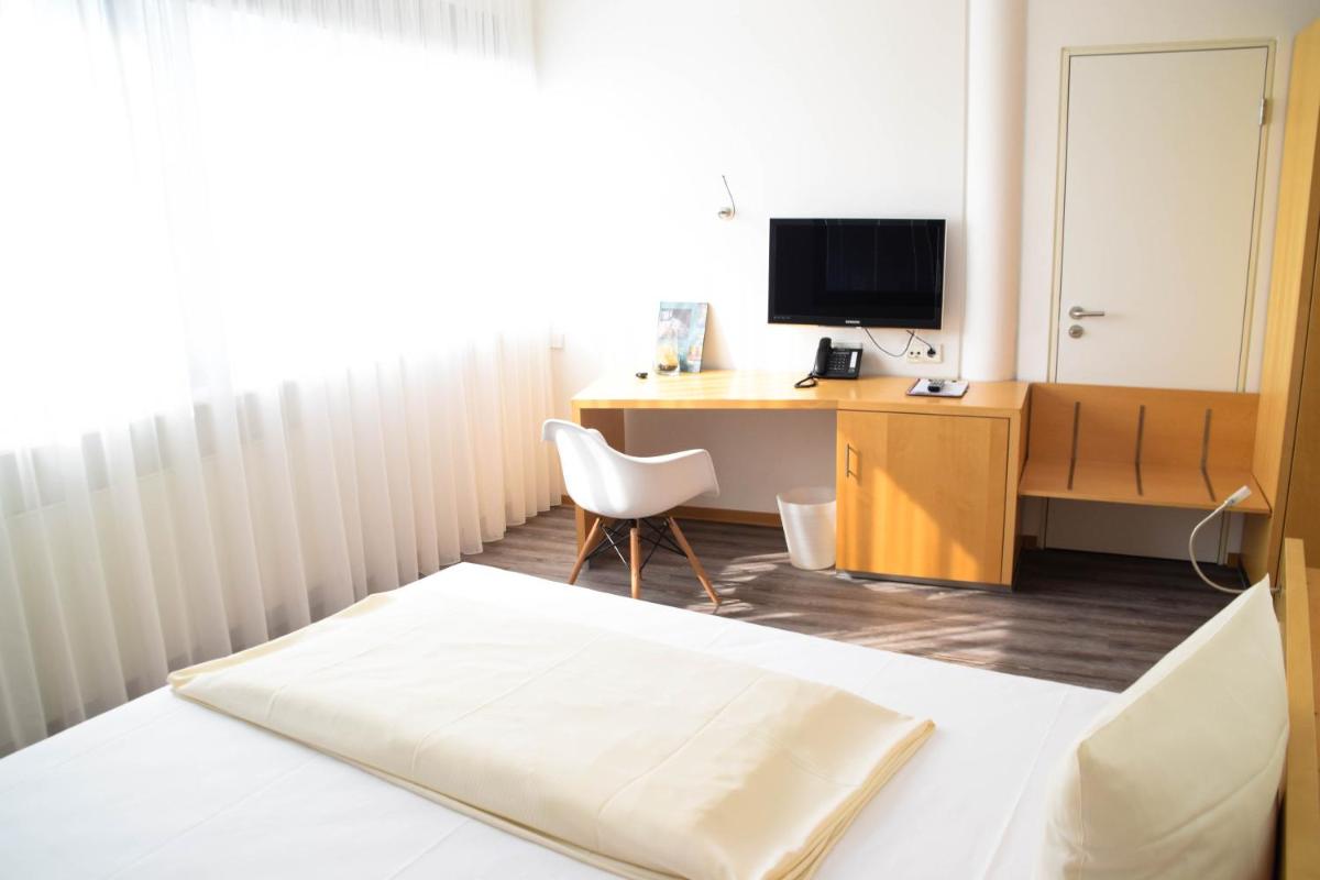 Cristall Hotel - Housity