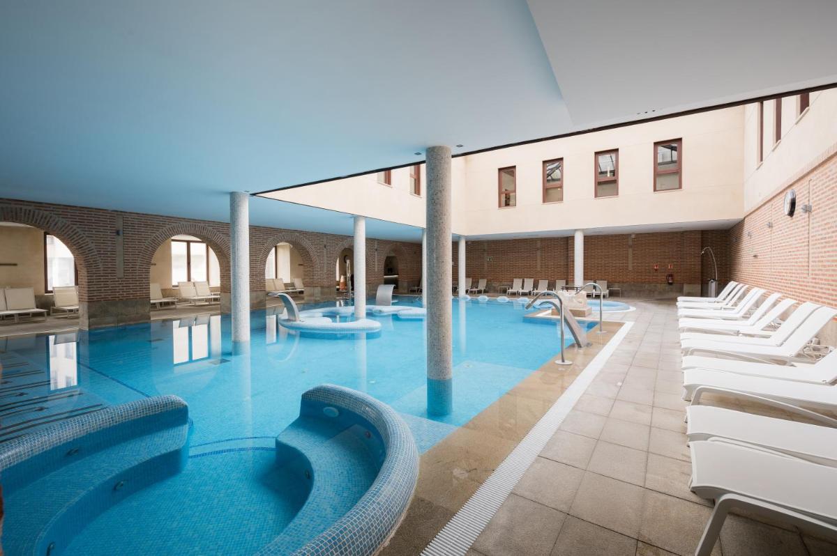 Piscina en o cerca de Castilla Termal Olmedo