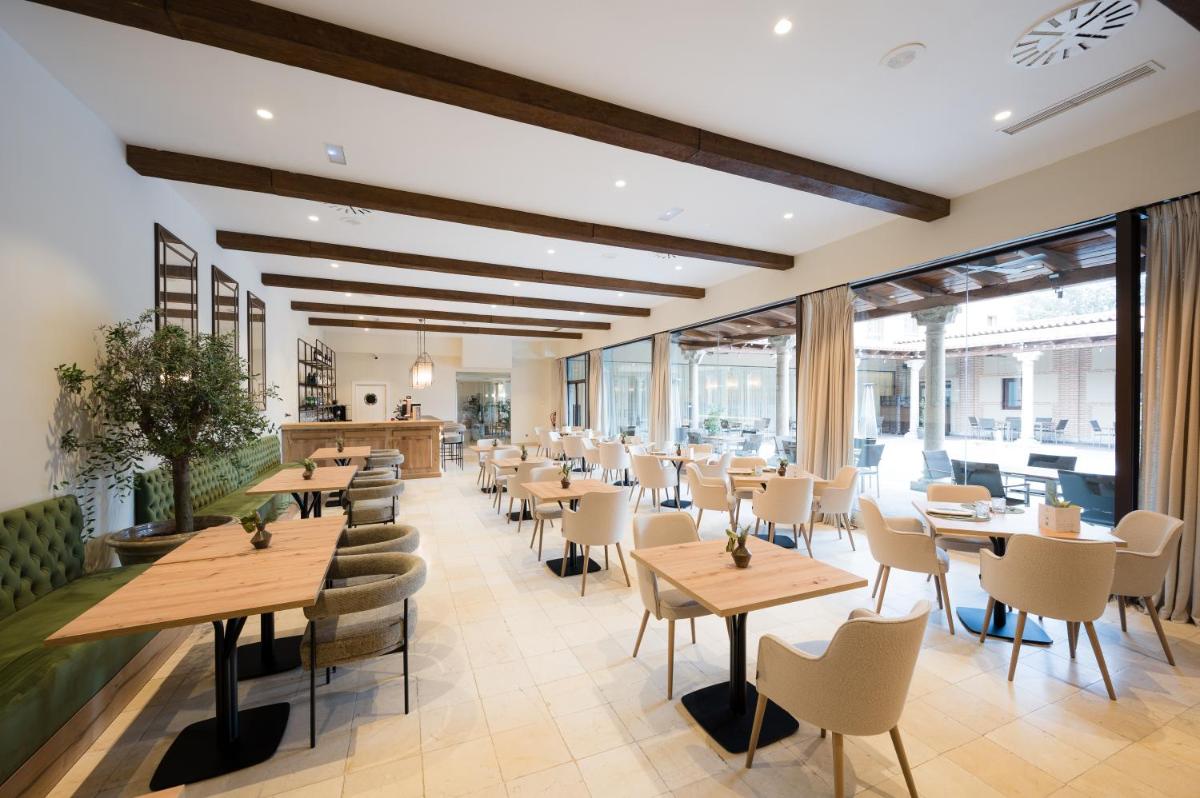 Un restaurante o sitio para comer en Castilla Termal Olmedo
