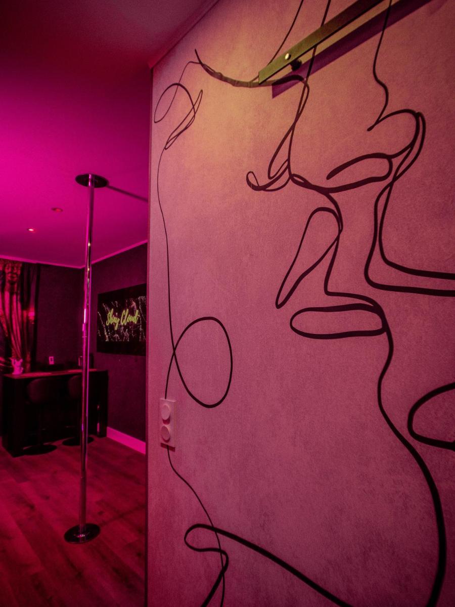 Shiny Cloud Love Room - Housity