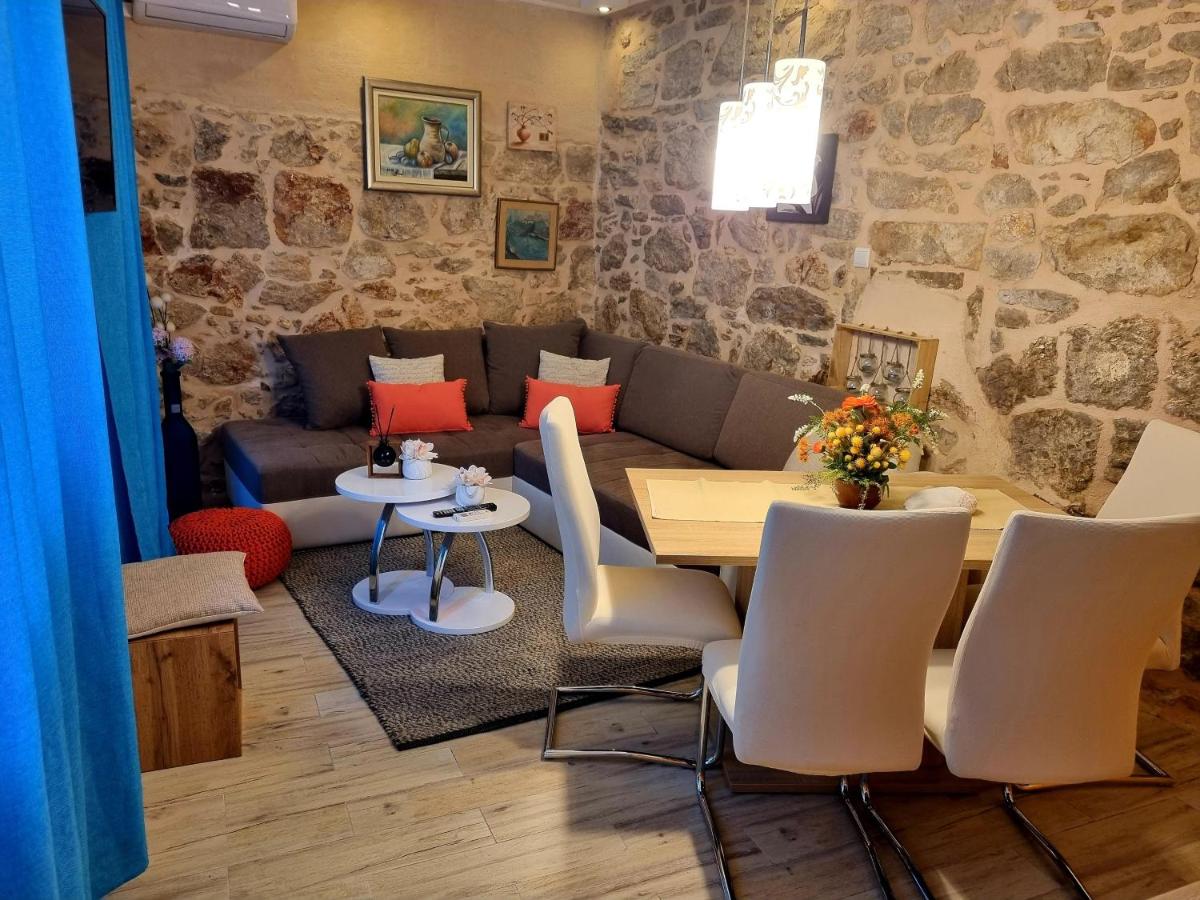 Vila Santa Maria Hvar with jacuzzi - Housity