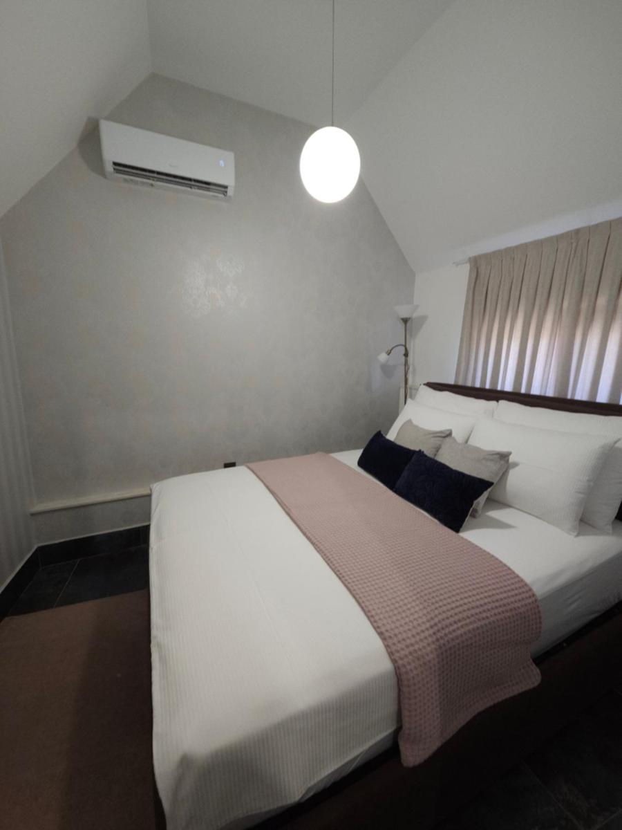 Vila Santa Maria Hvar with jacuzzi - Housity