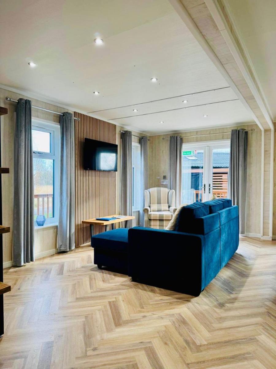 The Harbour, HOT TUB ROOF TERRACE, Sleeps 4 - Housity