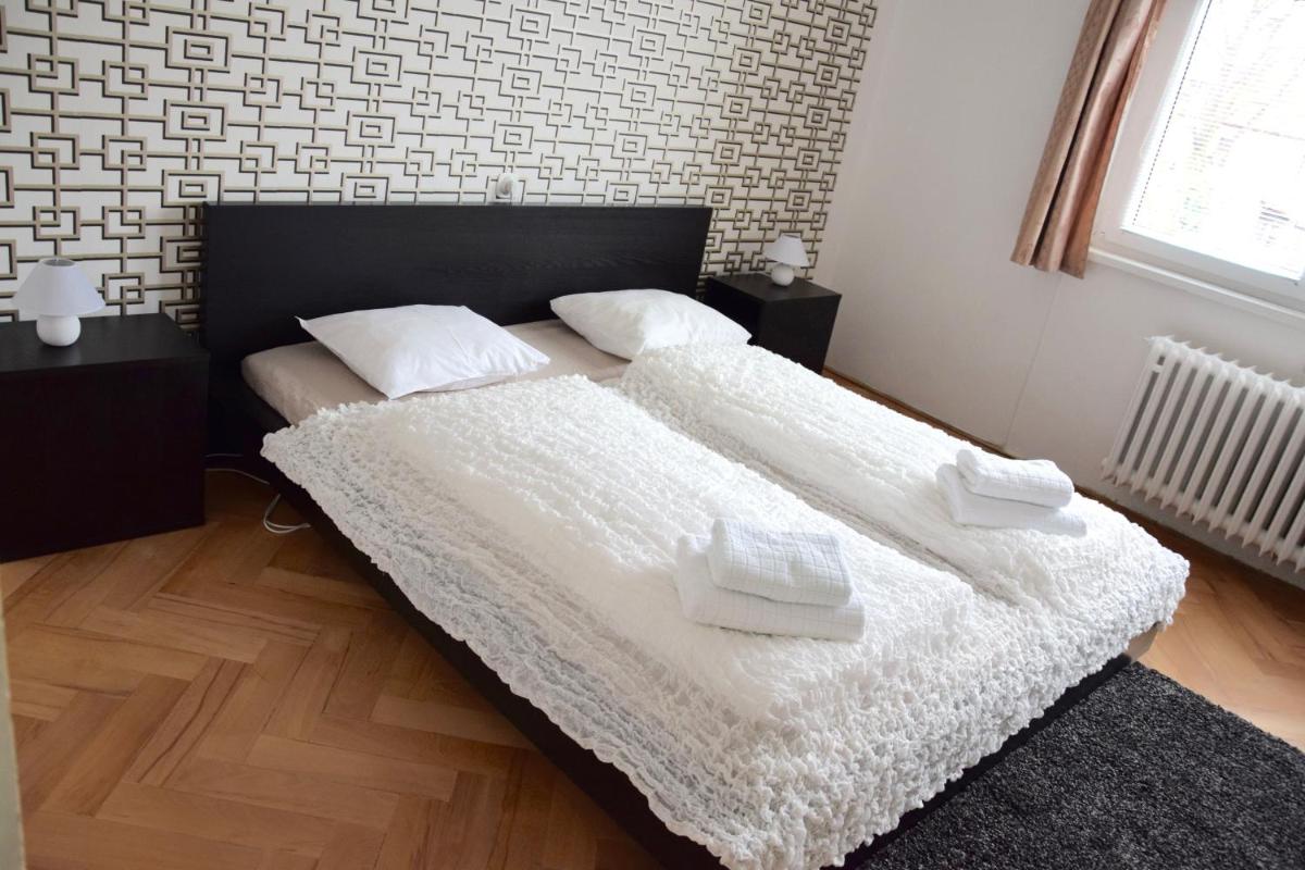 Classical House in Prague 6 - Housity