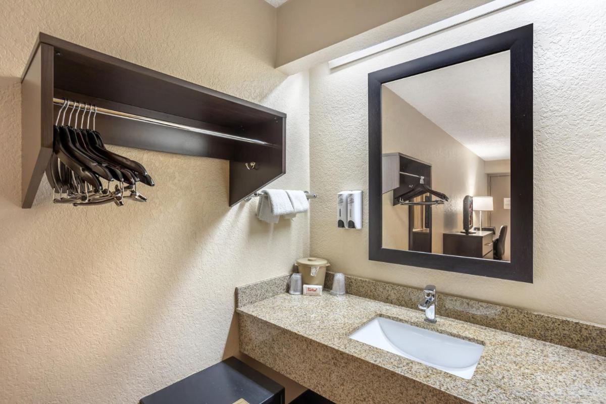 Red Roof Inn Danville, PA - Housity