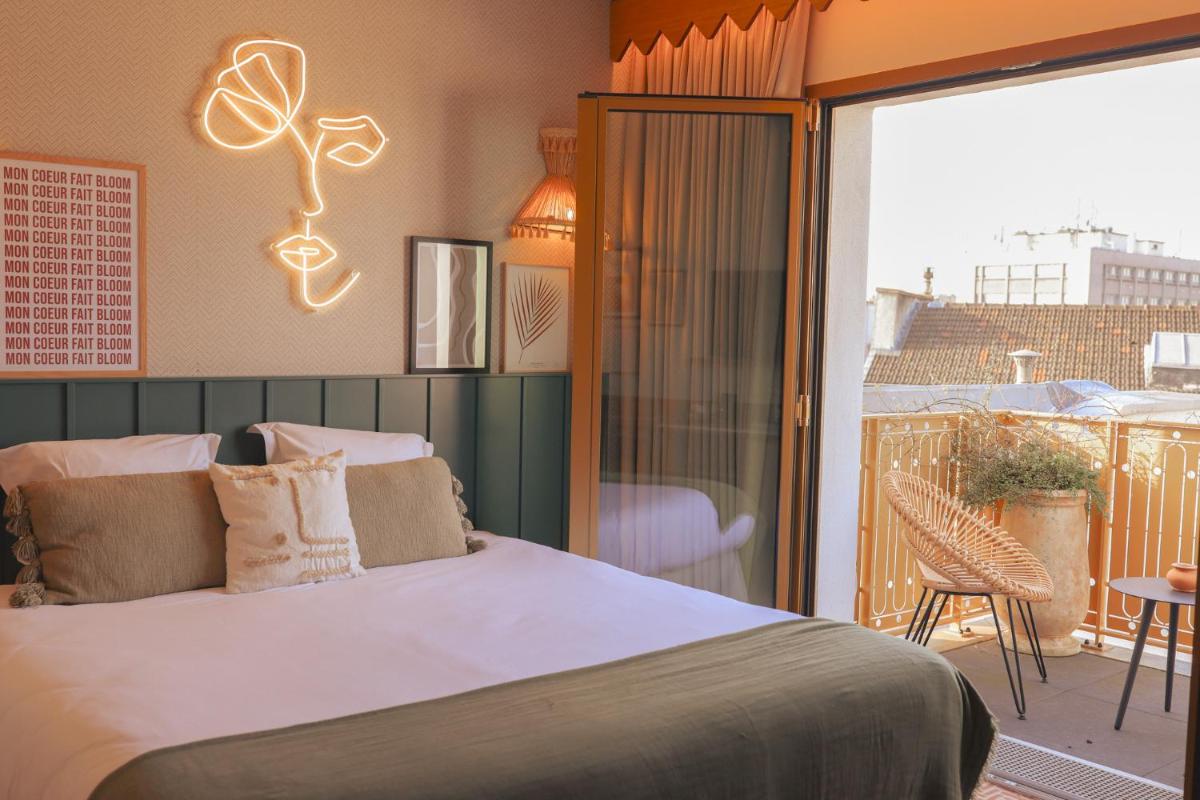 Un ou plusieurs lits dans un hébergement de l'établissement Bloom House Hôtel & SPA