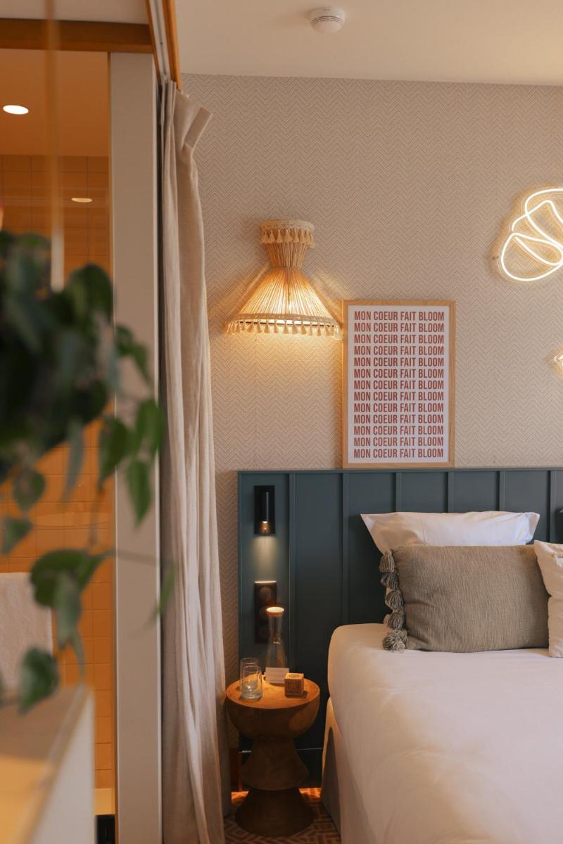 Un ou plusieurs lits dans un hébergement de l'établissement Bloom House Hôtel & SPA