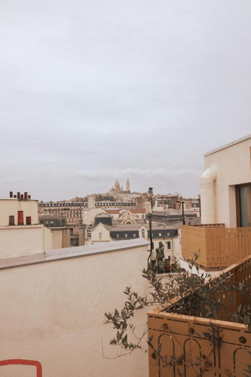 Vue générale sur Paris ou vue de la ville depuis l'hôtel