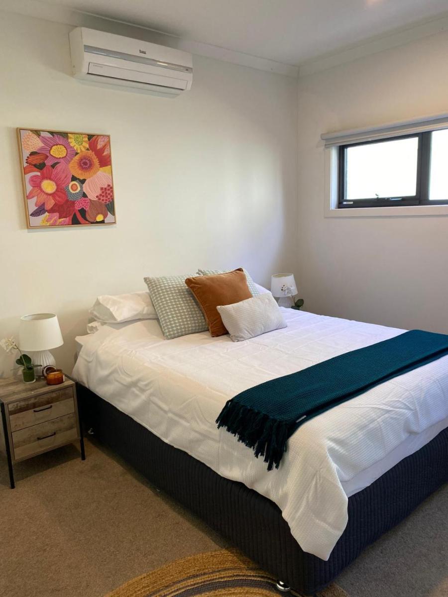 2Bedroom Tranquil Townhouse CLOSE TO CITY & AIRPORT - Housity