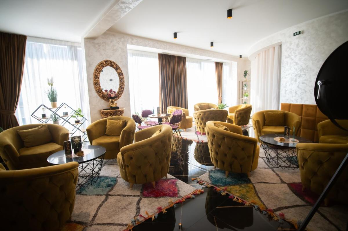 Golden Hill Palace - Housity