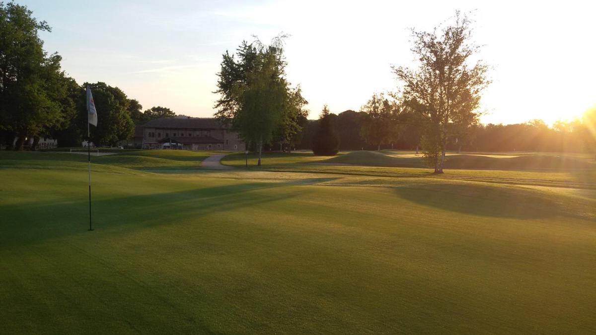 La Sorelle Hôtel Golf et Restaurant - Housity