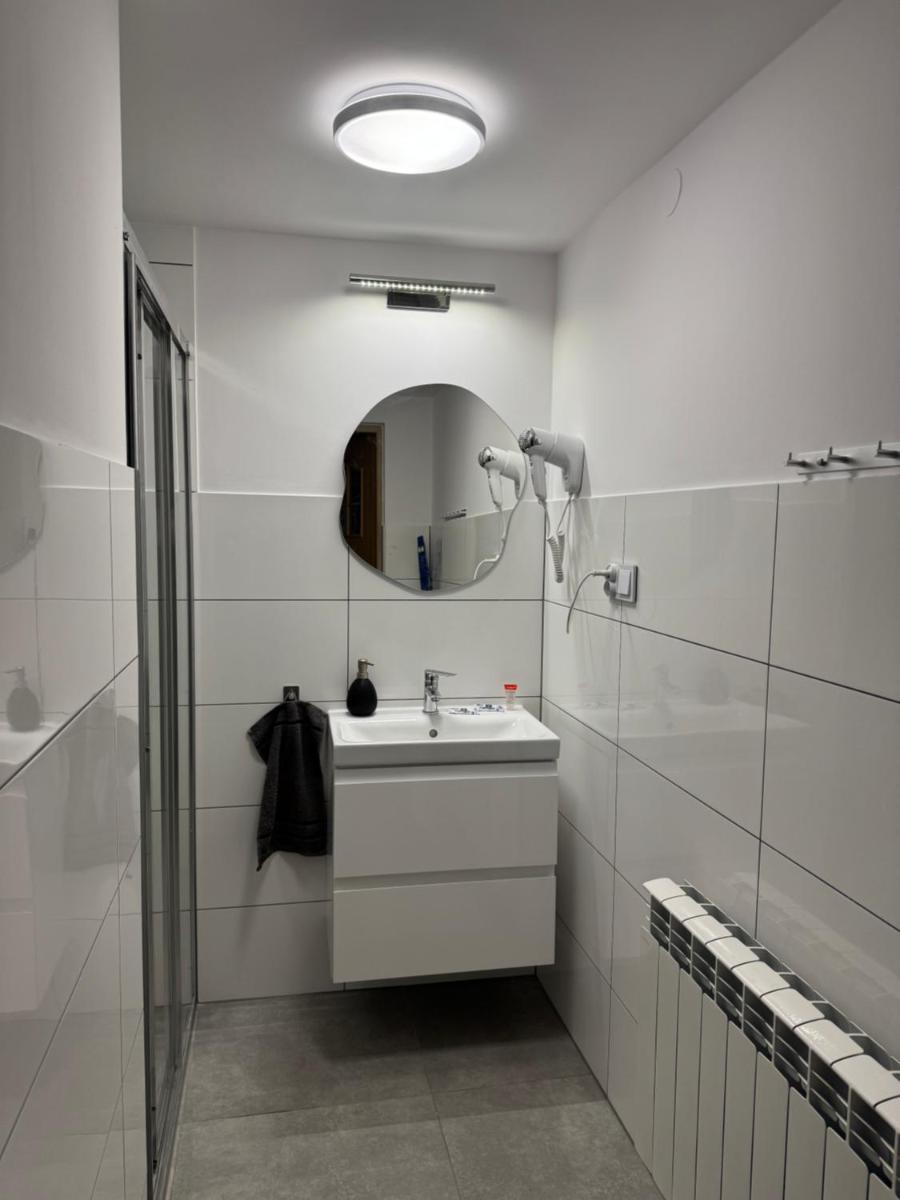 Noclegi nad jeziorem Brdów Agroturystyka pod Wierzbą - Housity