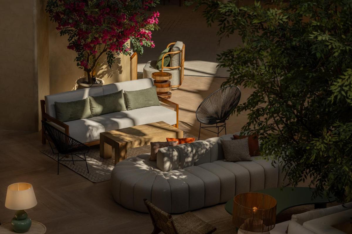 Desert Rose Resort - Housity