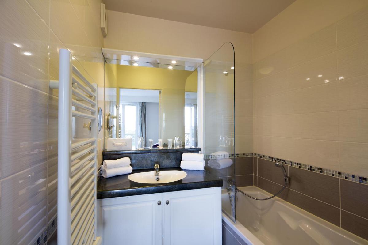 Salle de bains dans l'établissement Tulip Inn Honfleur Residence & Spa