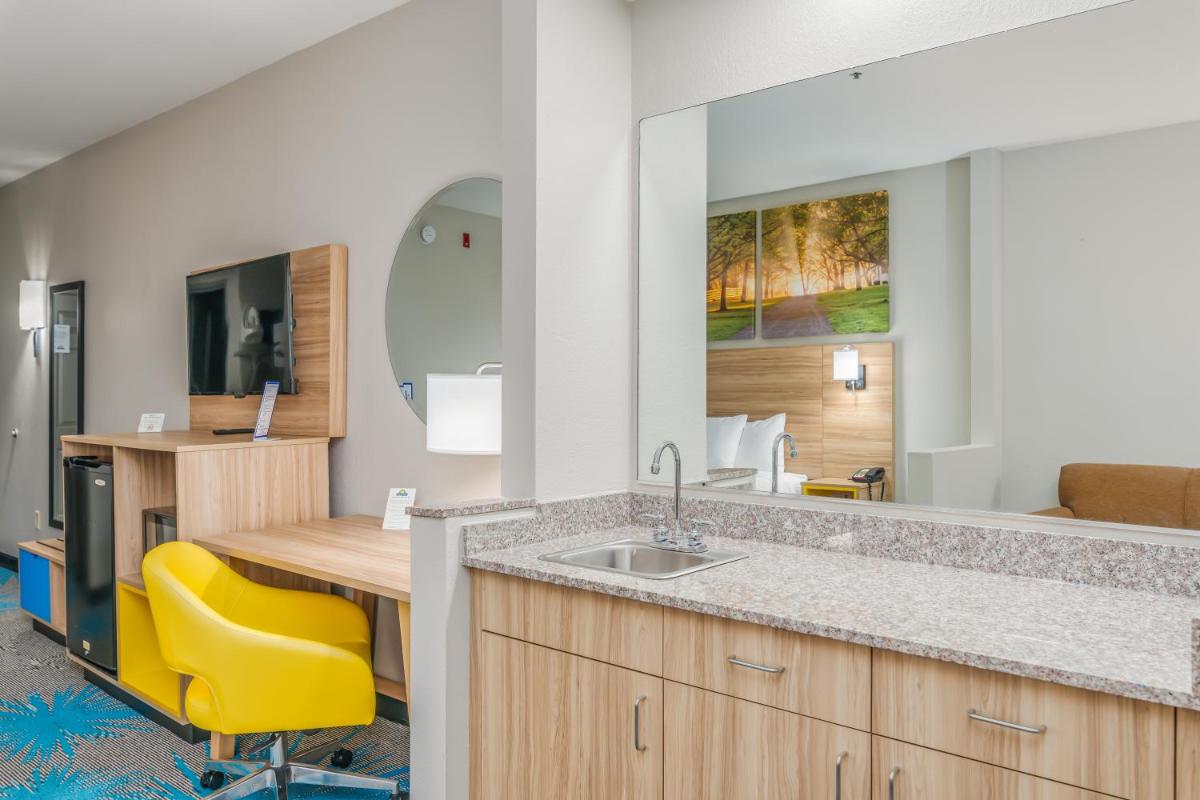 Days Inn & Suites by Wyndham Prattville-Montgomery - Housity
