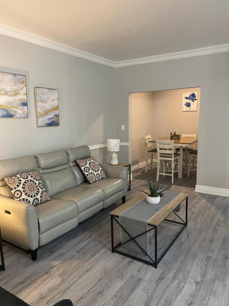 Huge one bedroom with 2 Queen size beds - Housity