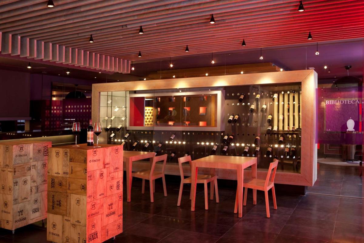 Un restaurante o sitio para comer en Hotel AF Pesquera
