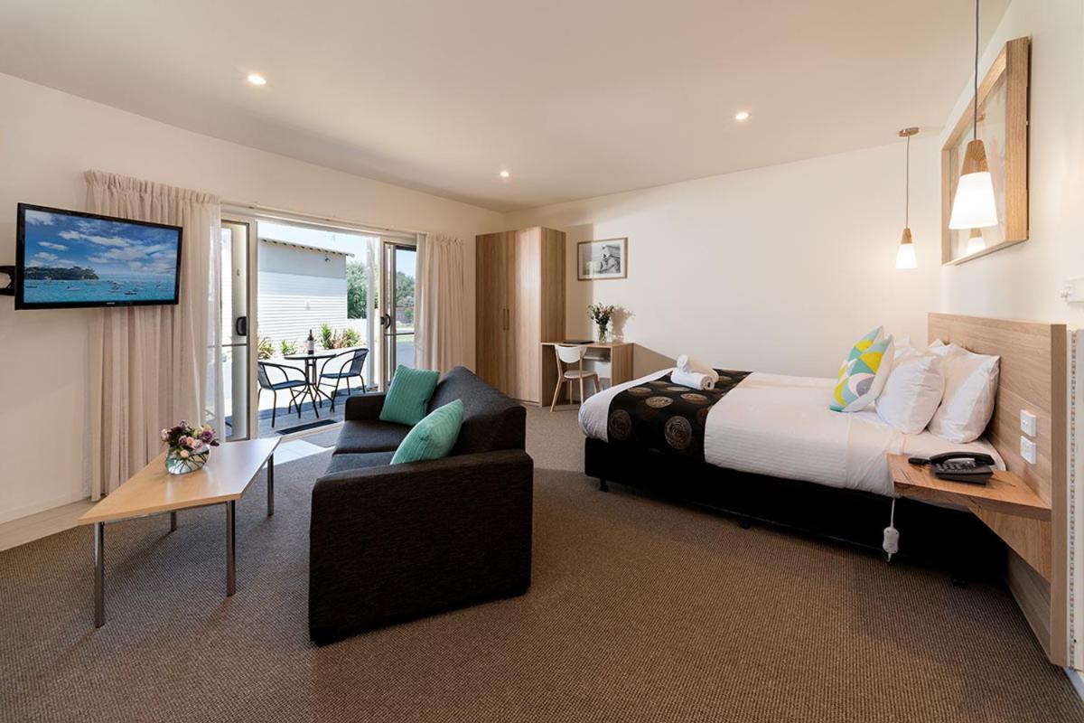 Boathouse Resort Studios and Suites - Housity