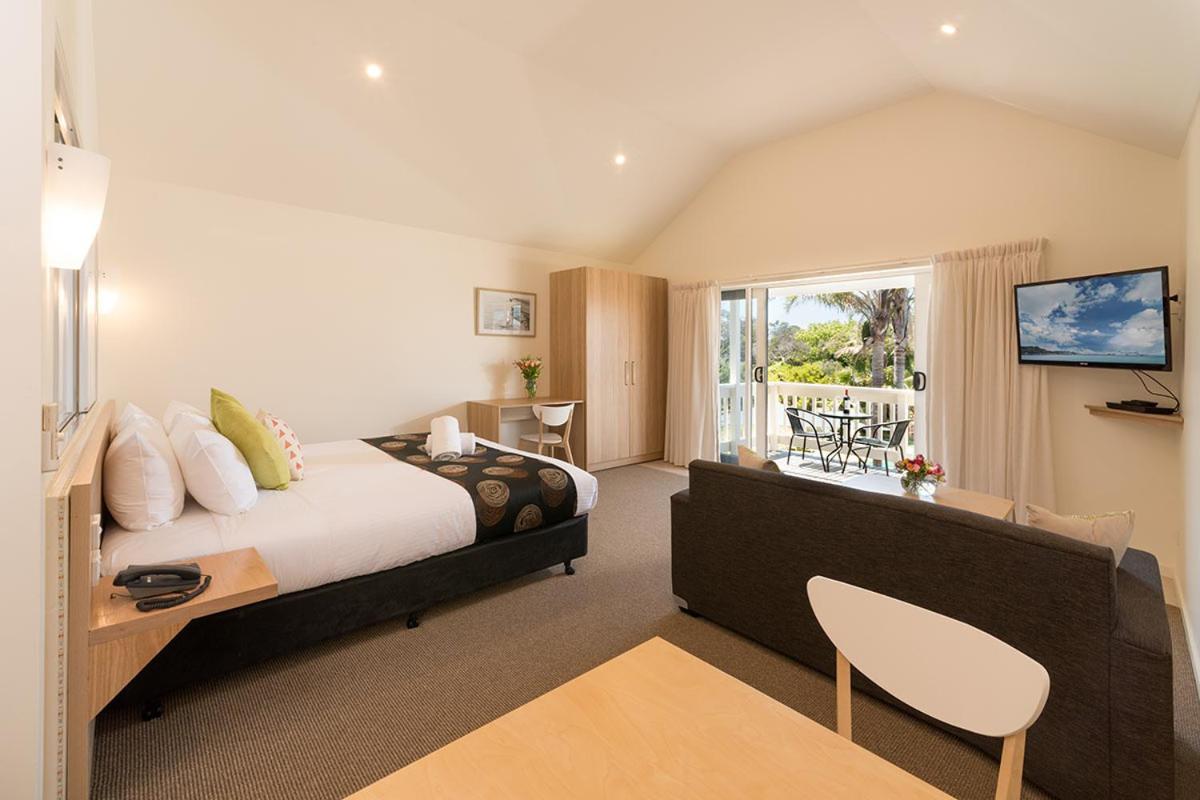 Boathouse Resort Studios and Suites - Housity