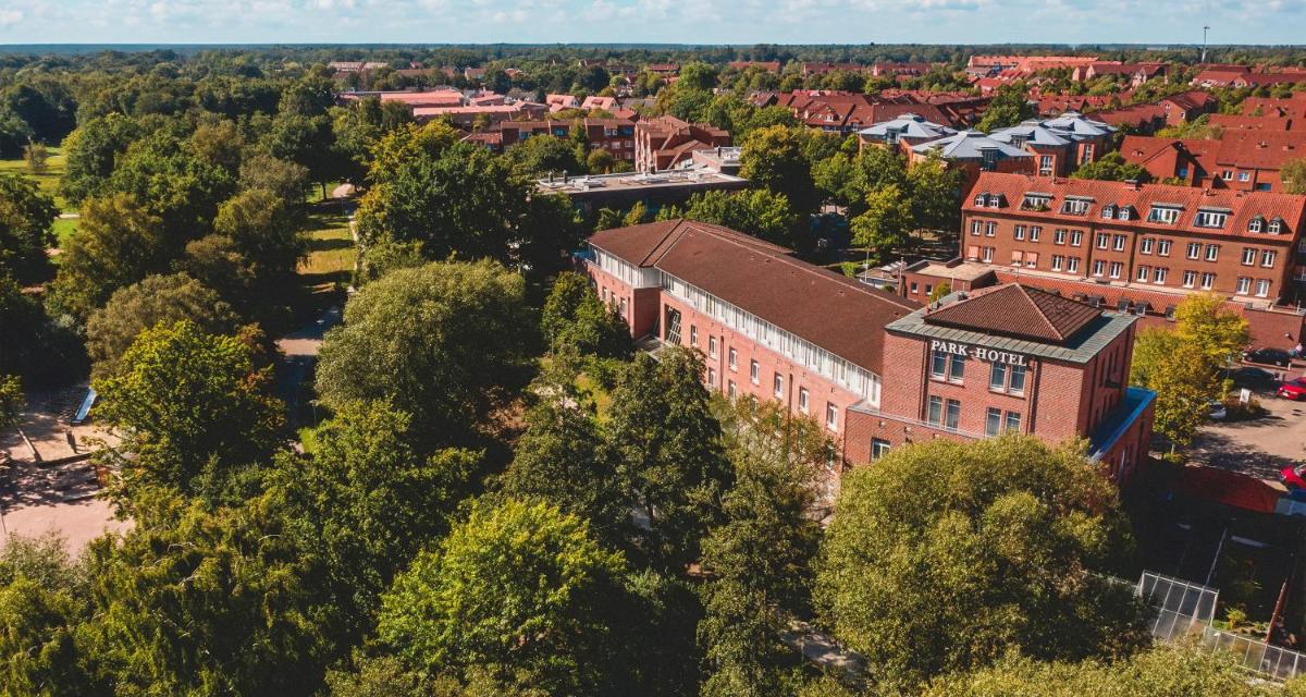 PLAZA Premium Parkhotel Norderstedt - Housity